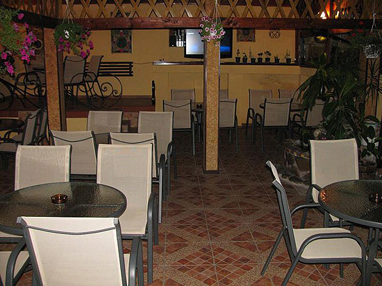 Poza Antique Restaurant si Cafenea