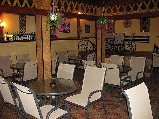 Poza Antique Restaurant si Cafenea